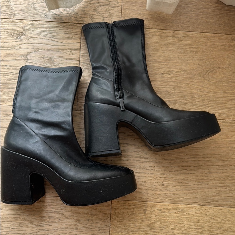 Zara Black Heeled Boots with Chunky Heel